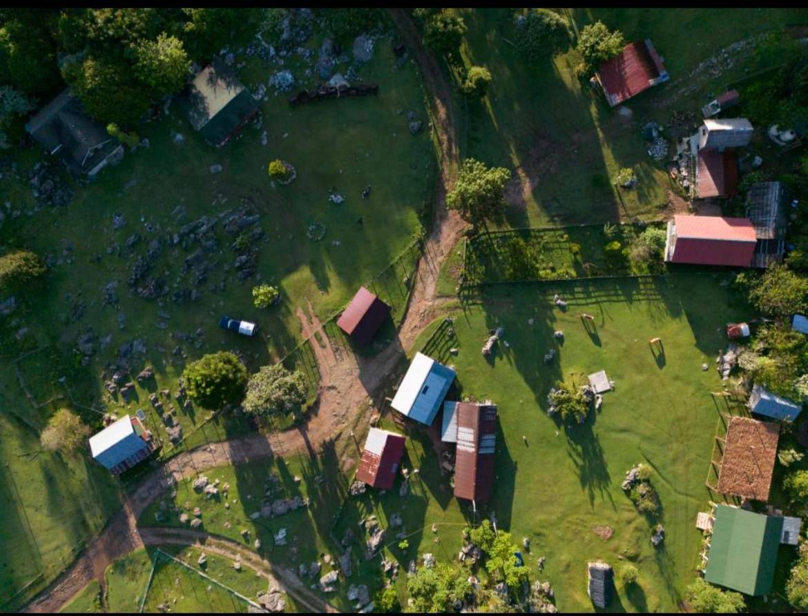 Vista aérea de las cabañas del ejido San José en la parte alta de El Cielo